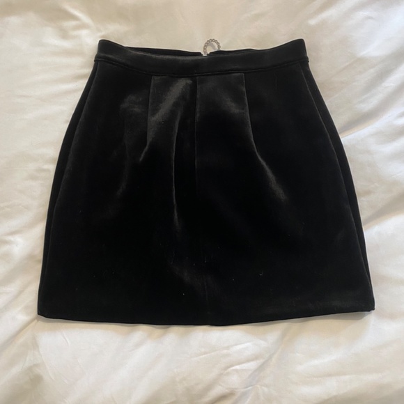 Like New Black Velvet H&M Skirt - Size 4 - Picture 2 of 3